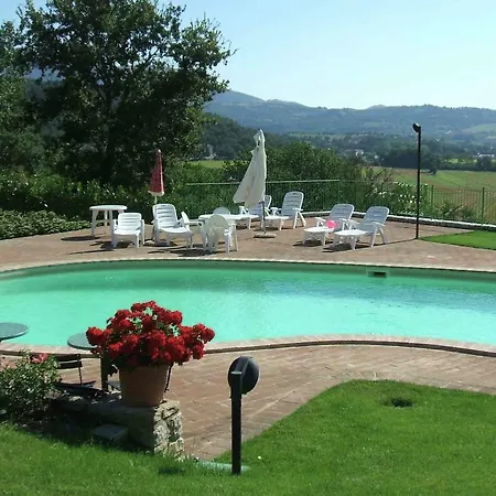 Beautiful Holiday In Umbria With Swimming Pool بيت للعطل