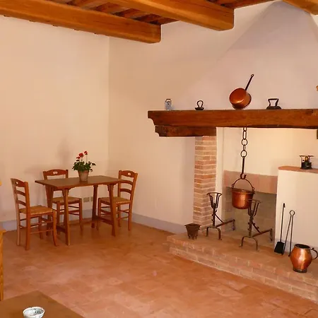 Beautiful Holiday In Umbria With Swimming Pool بيت للعطل *